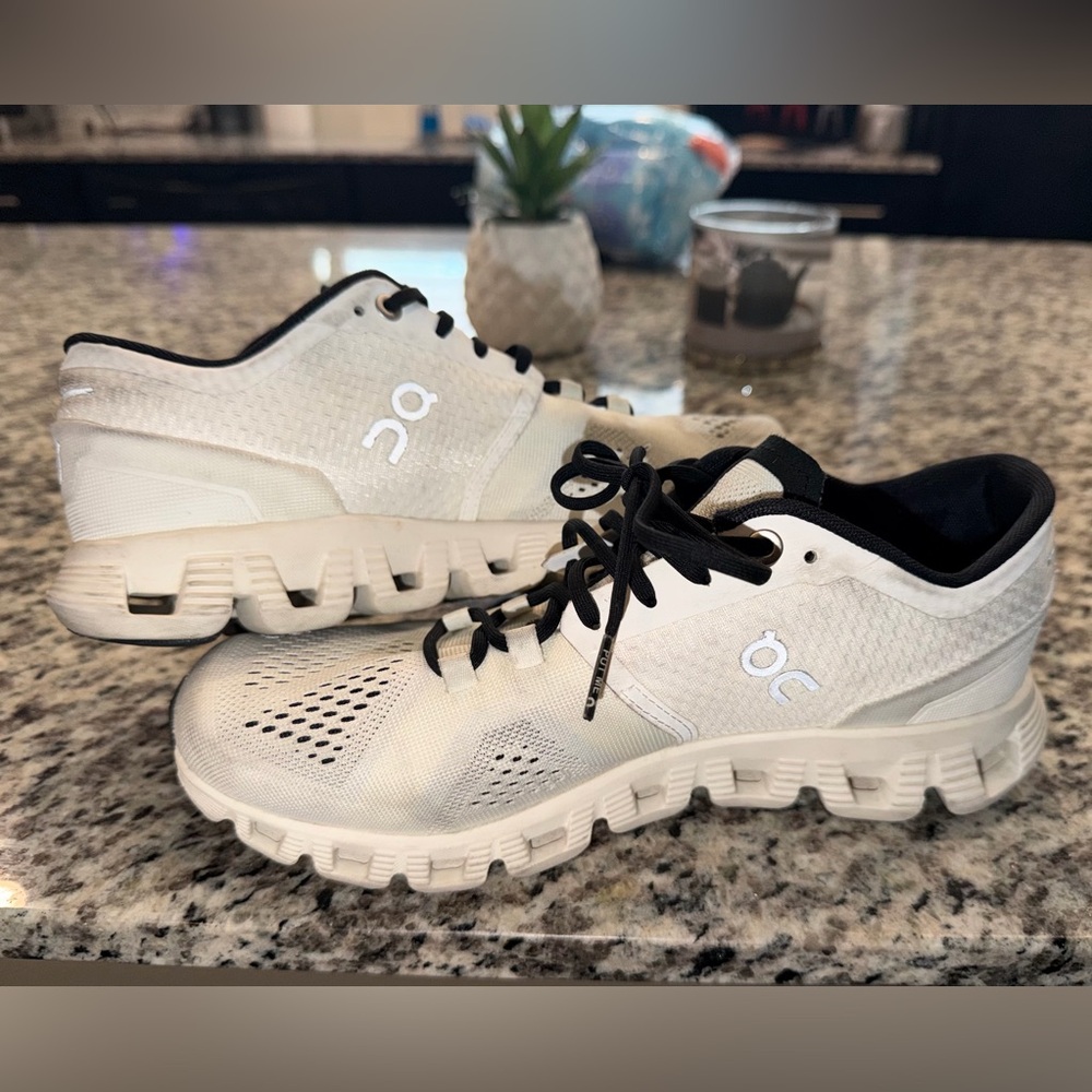 On Running Cloud White and Black Running Sneakers - Picture 4 of 8